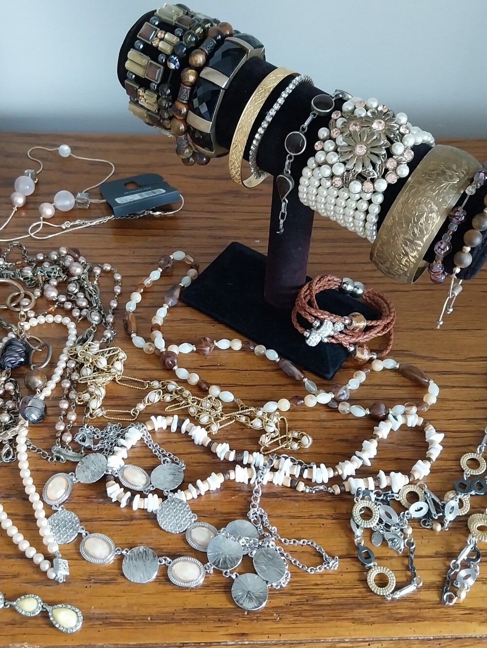 Vintage Multi-Color Women's Necklace Collection - Gold, Brown, Cream, Black - Picture 3 of 9